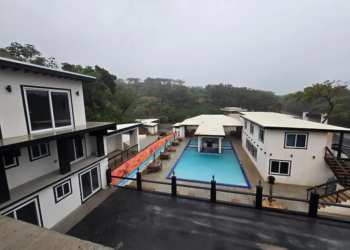 Chelle'S Suites And Restaurant