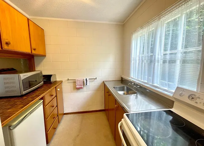 Browns Bay Olive Tree - Pet Friendly Family Apartment