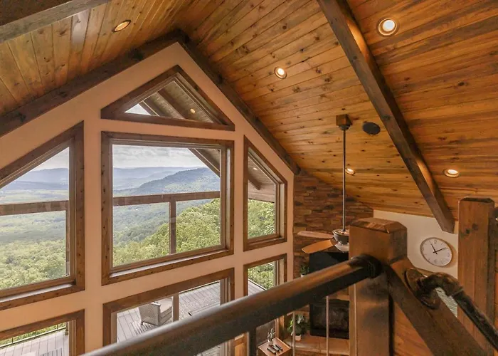 Canyon View Treehouse- Fall Vacation With A View