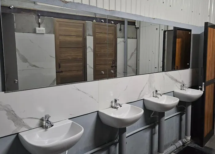 Lowfare Hotels