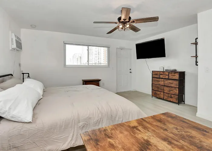 Blue Mist Motel - Room # 12