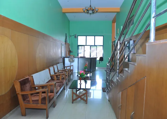 Vinayaka Deluxe Lodge