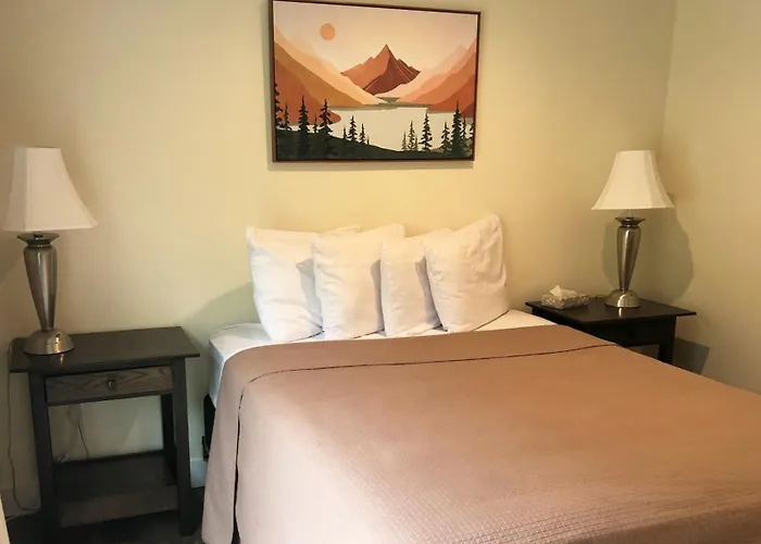Colonial Inn Ellsworth