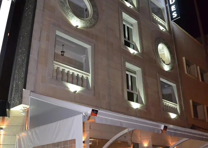Hotel-Cafe-Restaurant Pyramides,