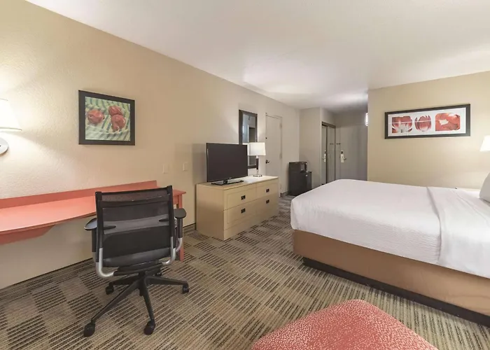 Ramada Inn By Wyndham Fairfield Nj