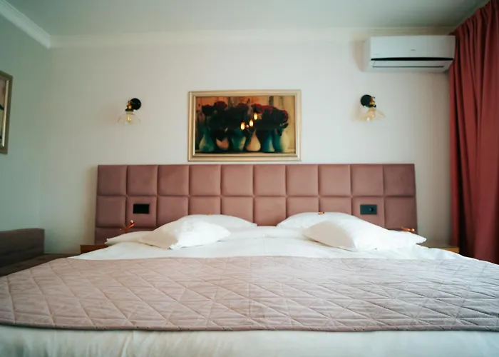 Hotel Roser House Boutique - Pe Malul Lacului Colibita