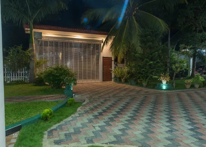 L S Lanka Hotel Dambulla