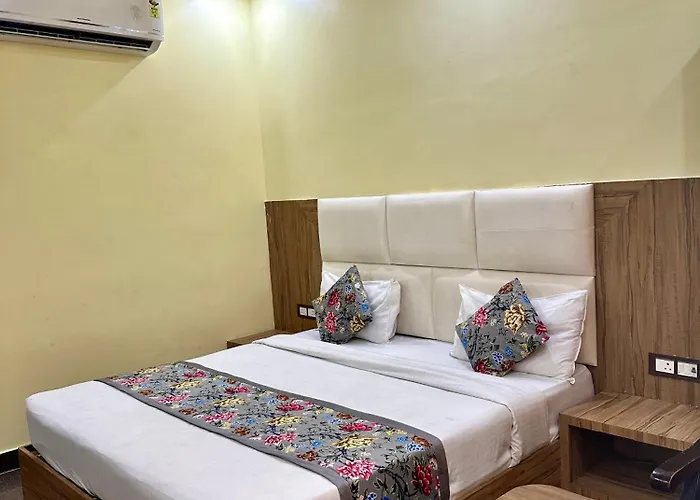 Hotel Madhav Palace Near By Railway Station- 500M Only!