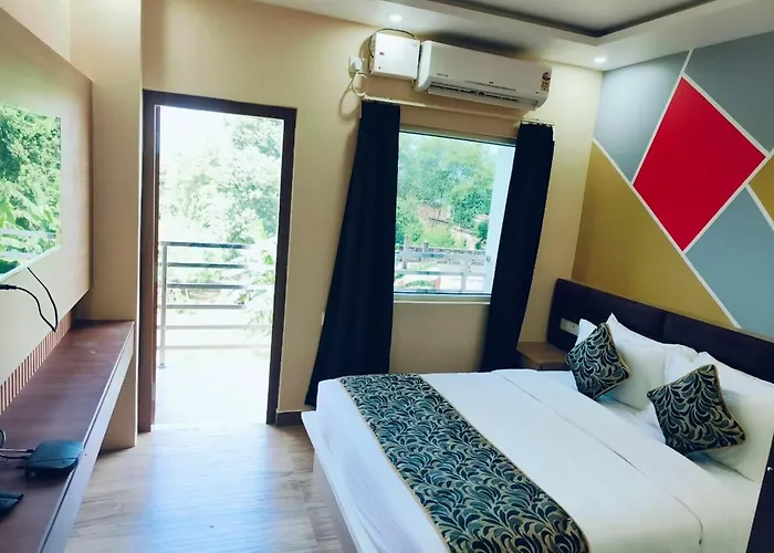 Sarojini Garden Hotel & Restaurant