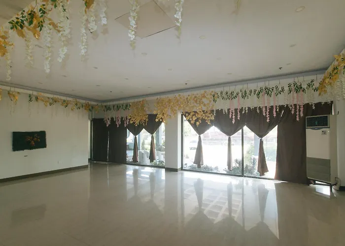Reddoorz @ Arrs Hotel & Resort