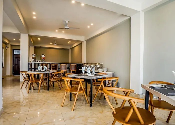 Roomy Crossroads Hotel, Peshawar