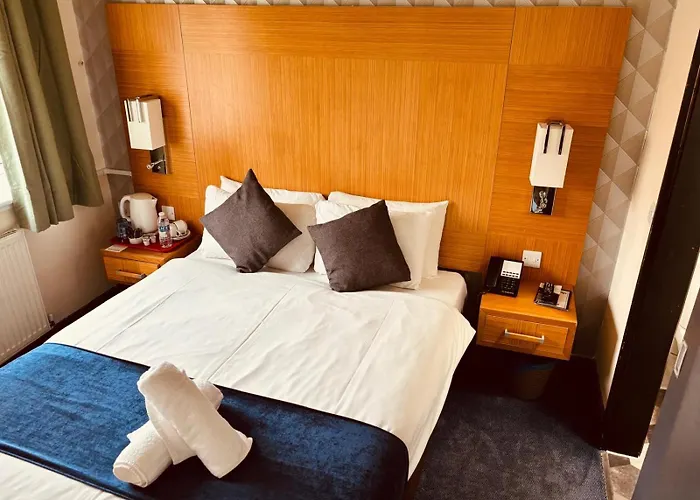 Acorn Lodge Hotel Gatwick & Parking