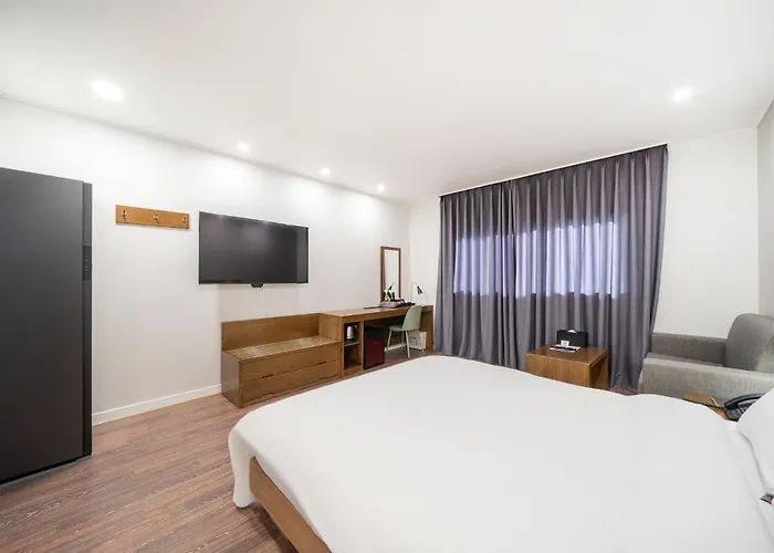 The 7 Business Hotel