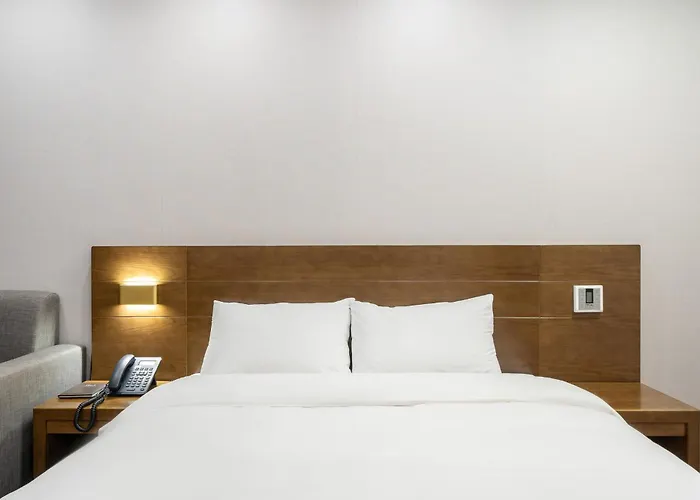 The 7 Business Hotel