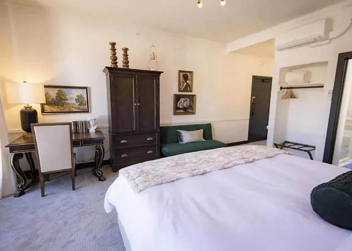 Speakeasy King Suite