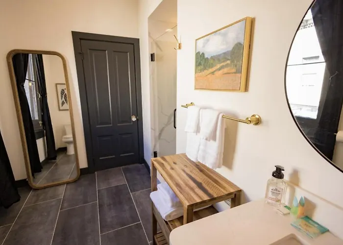 Speakeasy King Suite