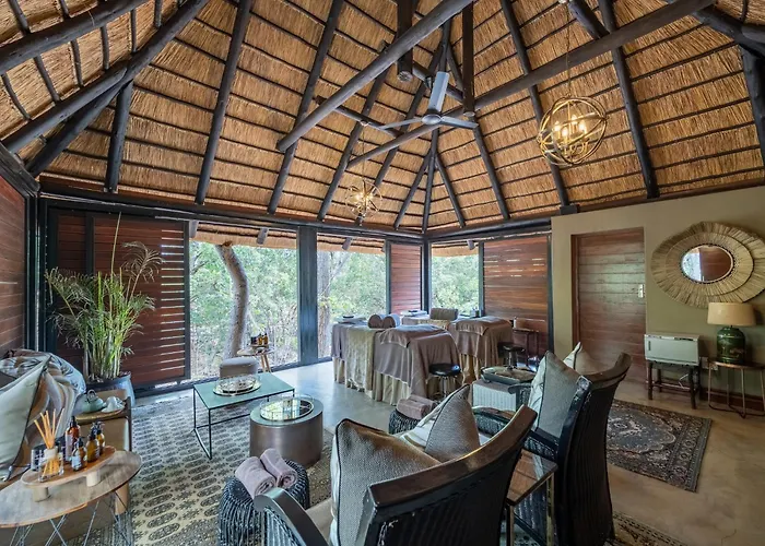Ndlovu Safari Lodge