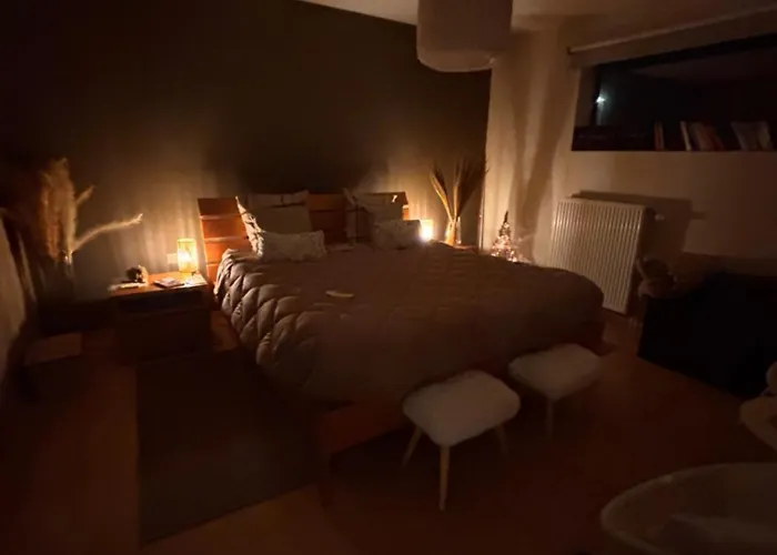La Maison Noire Au Coin