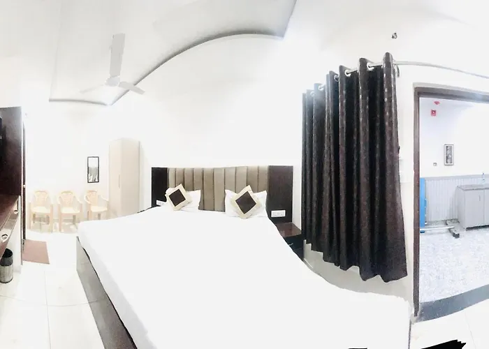 Hotel Green Apple Bareilly