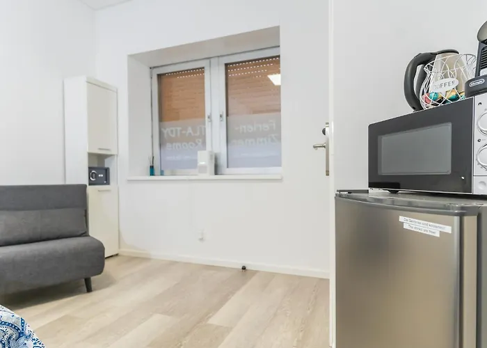 Private Room #1 With King Bed, Self Check-In, Ground Floor, Ac, Only 2Min To Rab, No Kitchen