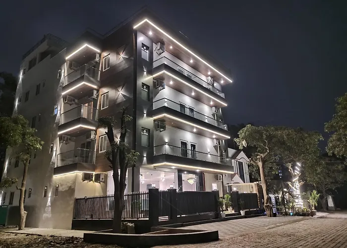 Emerald Suites