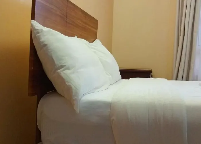 Savannah Paradise Hotel