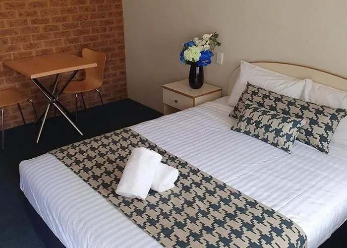 Colonial Motor Inn
