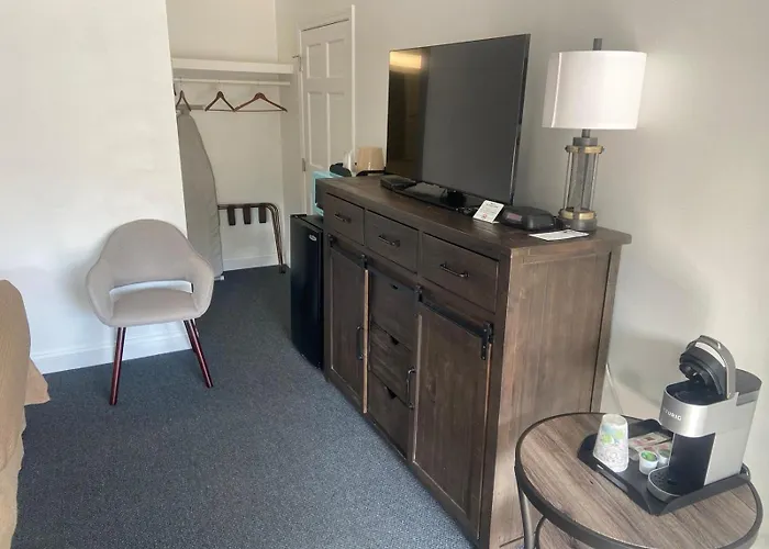 Flagship Inn