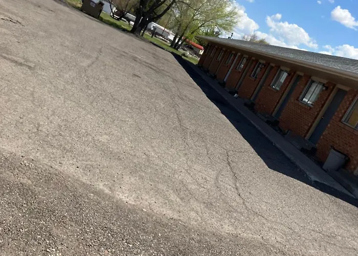 Tops Motel