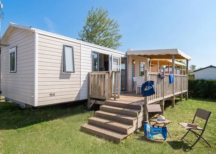 Camping Les Carolins - 4 Etoiles