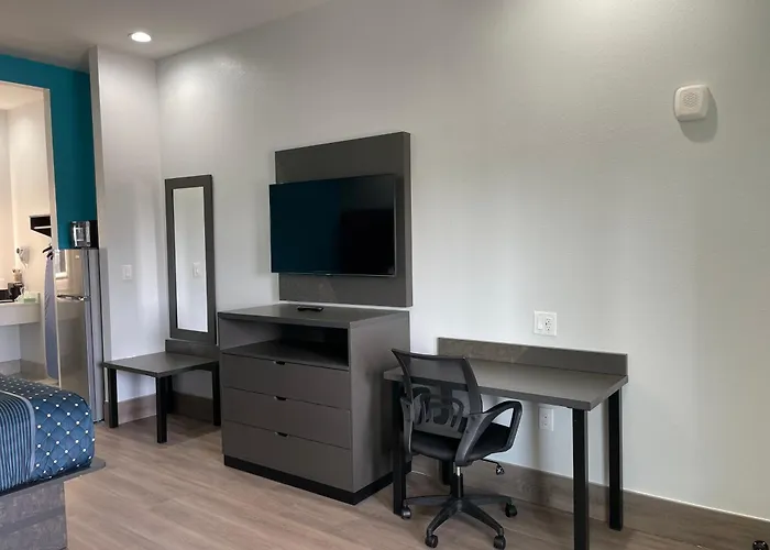 Liv Inn & Suites Houston