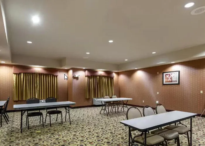Holiday Inn Express & Suites Denison West By Ihg