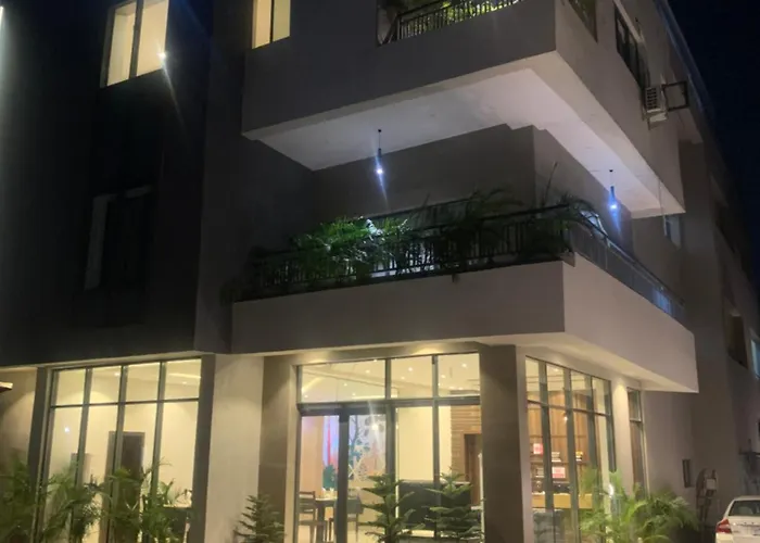 Greywood Hotel And Apartments