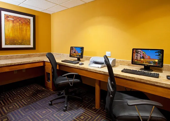 Holiday Inn Express And Suites Fort Lauderdale Airport West By Ihg