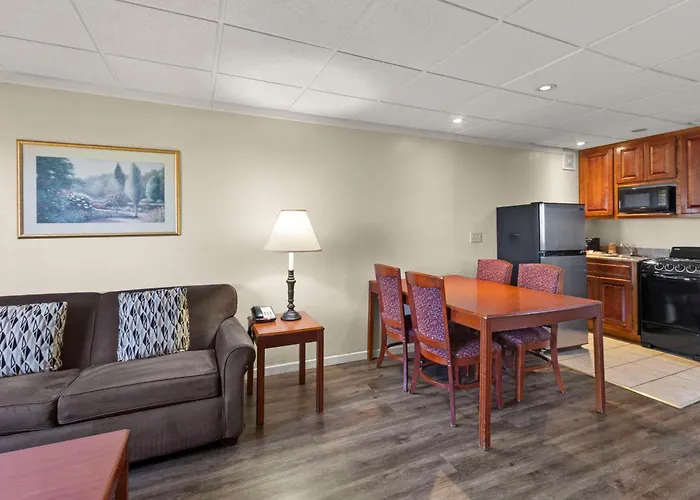 Quality Inn & Suites Green Bay Downtown