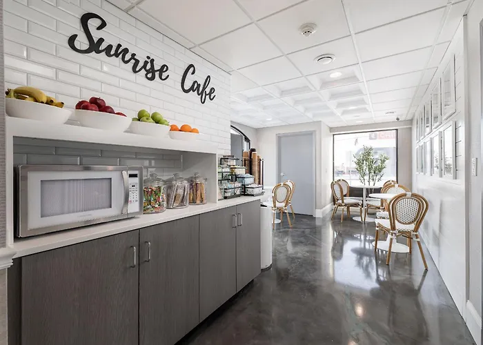 Oakfield Hotel & Suites Rochester, An Ascend Collection Hotel
