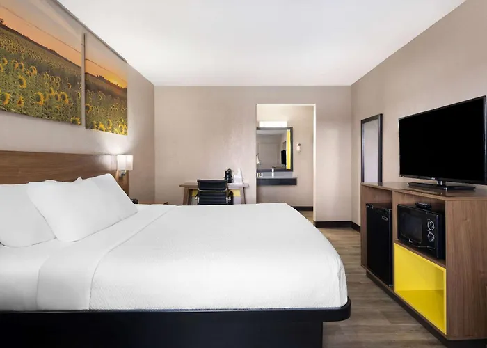 Days Inn & Suites By Wyndham Kokomo