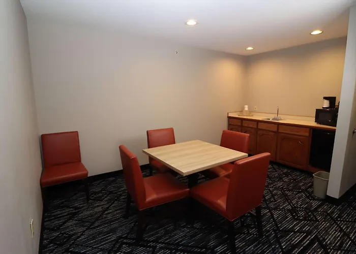 Super 8 By Wyndham Perryville