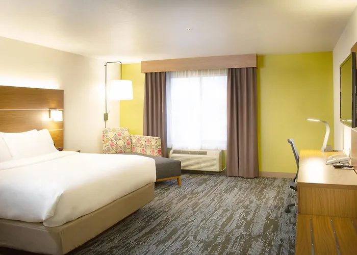 Holiday Inn Express & Suites Wausau By Ihg