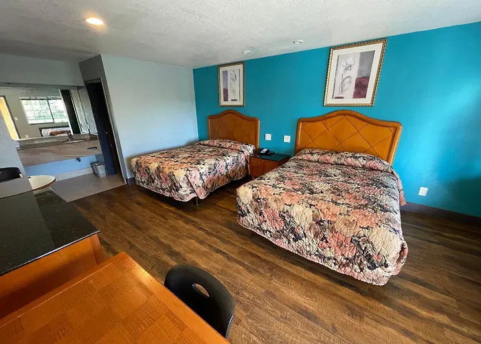 Travelers Inn