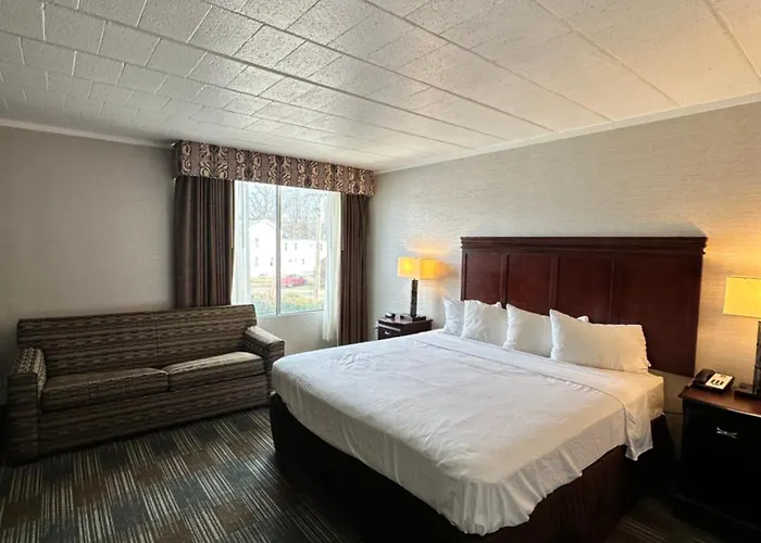 Finger Lakes Inn & Suites
