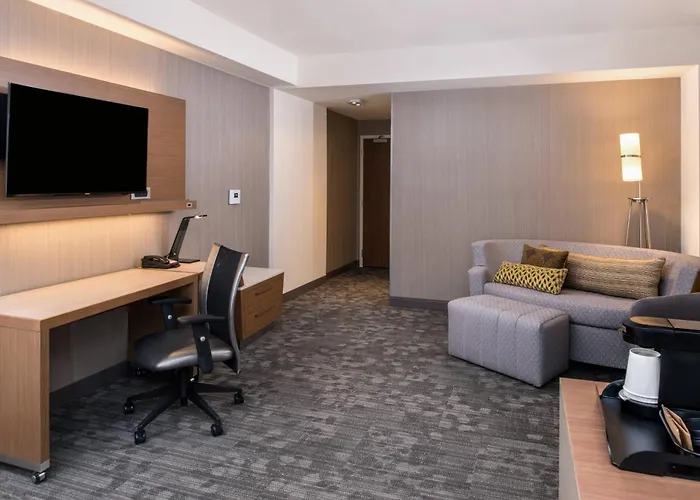 Courtyard By Marriott Detroit Farmington