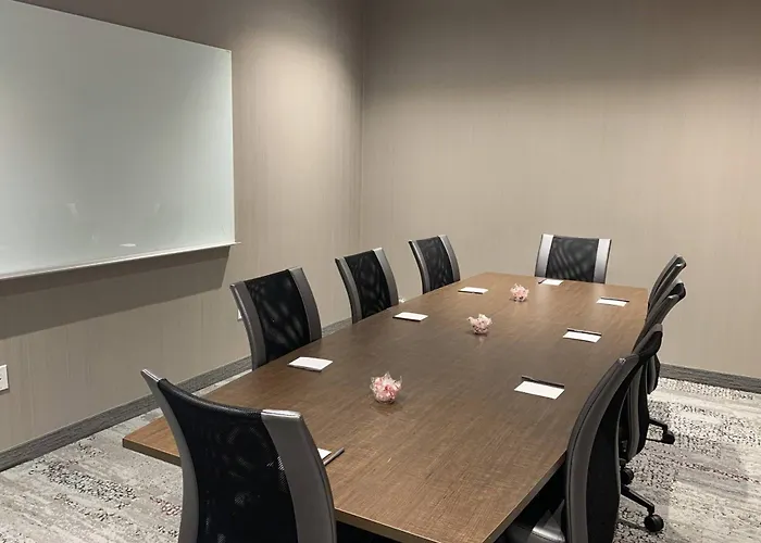 Courtyard By Marriott North Brunswick