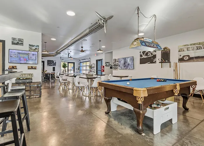 Miami Beach Vibe Deluxe Suite For 10