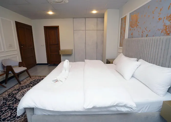Luxvill Hotel