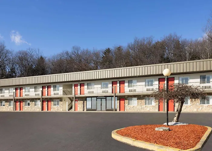 Super 8 By Wyndham Hazleton