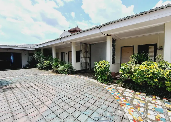 Urbanview Roemah Tanjung Blitar