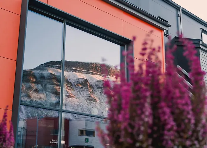 Svalbard Hotell | Polfareren
