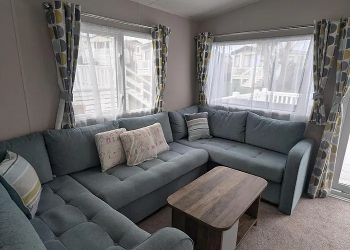 Bright, Modern & Stylish Deluxe Caravan Located On The Very Popular Swanage Bay View Holiday Park