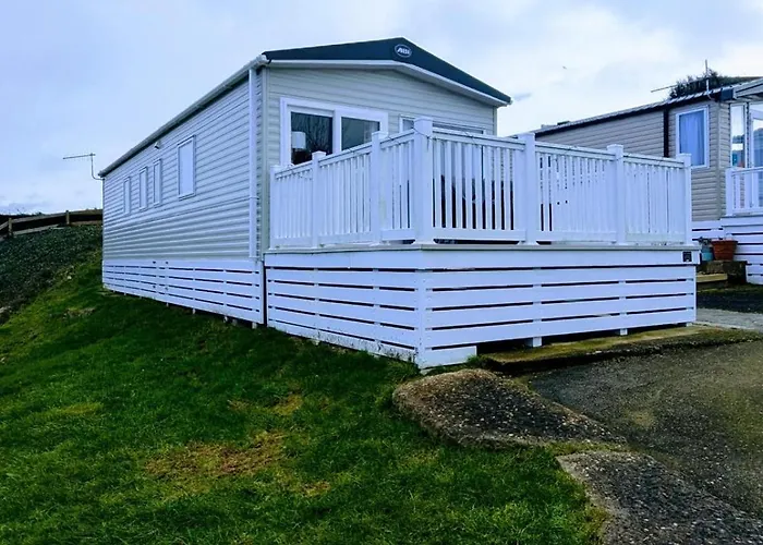 Bright, Modern & Stylish Deluxe Caravan Located On The Very Popular Swanage Bay View Holiday Park